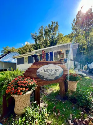 Image of Cozy 3-BR 2-bath cottage near highest point in KY