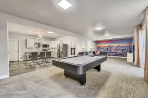 Image of Chic,Big 1 Bdrm+PoolTable+Kitchen+PrivateEntry@DIA