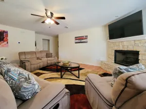 Image of Relax & Unwind: Cozy 3BR Home w/ Fast Wi-Fi