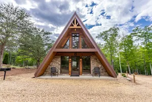 Image of Dream Maker Cabin w\/Hot Tub - Sleeps 6