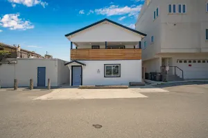 Image of Sunset Beach Retreat next to Water Tower and Ocean