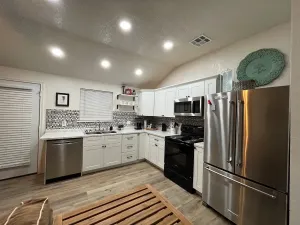 Image of 1 mile to Lake Texoma | Clean, relaxing home