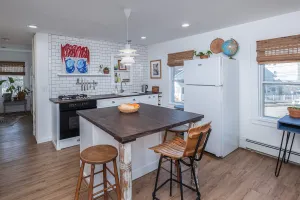 Image of The Artist Flat - Near Ocean Beach, Mystic + USCGA