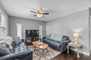 Image of 3 Bed Home - Deck & Fenced-In Back Yard - Sleeps 8