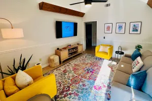 Image of Less than 1 mile to Square