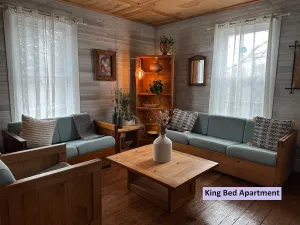 Image of Quaint Neighborhood \/ Close to Beaches