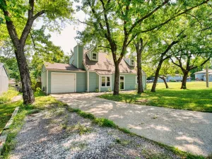 Image of Spacious & Peaceful ~ 5* Location ~ Backyard ~ Pkg