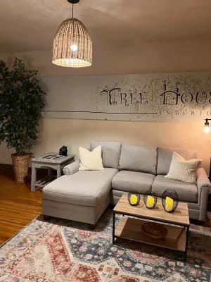 Image of Treehouse on Broadway Apartment