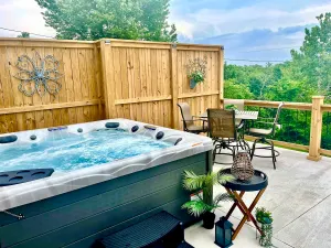 Image of Modern Farm, Hot Tub, 3 King Bed