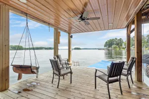 Image of 5 Bedroom Waterfront Home on LKG