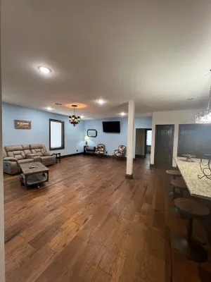 Image of Spacious downtown apartment in Vernon!