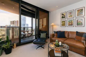 Image of Luxury Prima Pearl Across Crown