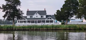 Image of Warwick Farms waterfront Retreat