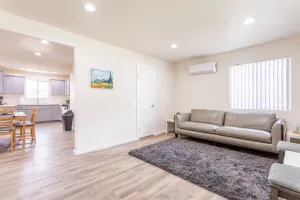 Image of PET FRIENDLY!!, King Bed, Free Parking, & Wifi.