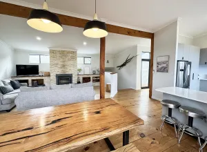 Image of Ocean Beach House: Pet friendly with beach views