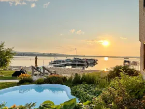 Image of Waterfront Condo on Crooked Lake | Sleeps 4