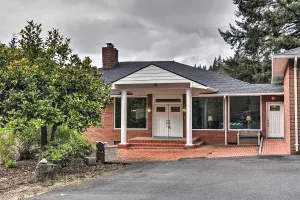 Image of Charming Kelso Home with Proximity to Cowlitz River!