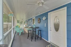 Image of Quaint Beach Block Cottage, 100 steps to the beach