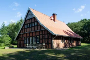 Image of NEW: Waldhaus. Stylish half-timbered house + barrel sauna