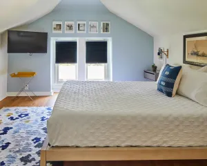 Image of Apt3 Charles - Modern Fun Sun-filled Loft