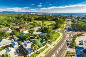 Image of Gidgets House - renovated beach house with hot tub