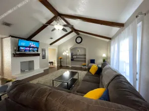 Image of Shenandoah / The Woodlands - Easy Freeway Access