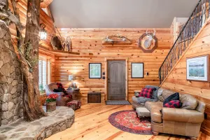 Image of Iron Mountain Lodge - Beautiful Cabin With Forest & Mountain Views!