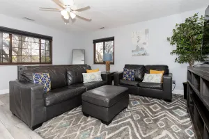 Image of Central Huron Modern Apartment !