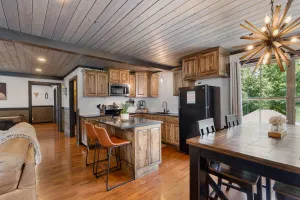 Image of Pool Lodge with amazing views!