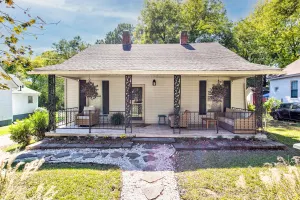Image of Loco Motive- Renovated House in Aragon c.1940 Near Winthrop & Glencairn Garden