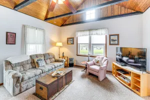 Image of Twin Lakes Cottage Walk to Elizabeth Lake!