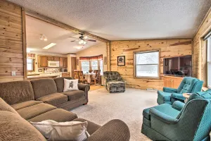 Image of Cozy Crosby Cabin Near Serpent Lake and Main St