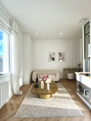 Image of L incomparable - International Palace