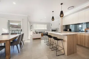 Image of 'Huxley House' An Elegant Mudgee Retreat with Backyard