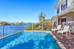 Image of Tranquil Waterfront Paradise|Spool|Canal Views
