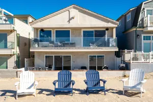 Image of 4153O  Beauty and the Beach