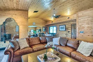 Image of Clifton Retreat with Breathtaking Mt Backdrop!