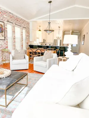 Image of Laurel Top Property, Downtown Walkable, King Bed