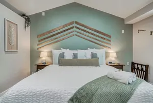 Image of Institute Charm - Near Hotspots King Sleek Studio