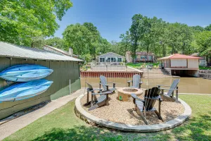 Image of Spacious Deck Waterfront Home in Gun Barrel City!