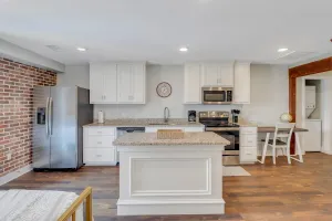 Image of The Post Suite - above Bull & Barrel Close to GSU