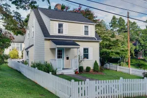 Image of Hill Street House walk to UVA Stadium\/Fry's Spring