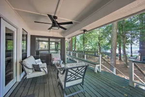 Image of Luxe Lakehouse with Sunset Views on Lake Palestine!