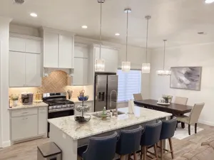 Image of Upscale in Uptown West 4\/2\/2