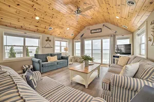 Image of Charming Modern Cottage on Houghton Lake!