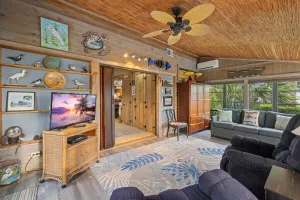 Image of The Hook, Wine & Sinker Cottage is a 1 bed\/1.5 bath cottage with a Gulf view and kayaks