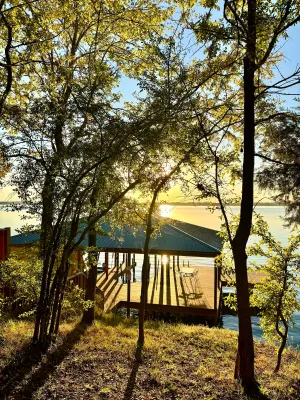 Image of Lakefront Cabin 2BR Escape  pvt. Hot Tub & Dock