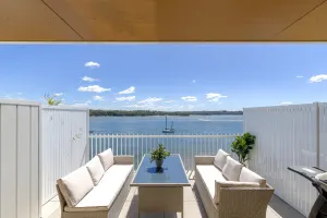 Image of Superb 2-Bed Apartment with Scenic Bay Views