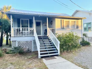 Image of Aunt May's- Waterfront Cottage in Cedar Key!