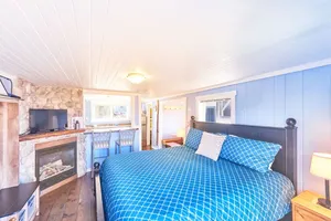 Image of Romantic, Walk to town and beach, Private (Beachside)